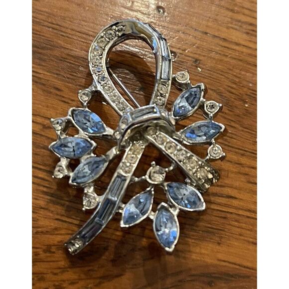 Vintage Rhinestone and Blue Stone Ribbon Brooch Pin 2" - Picture 4 of 7